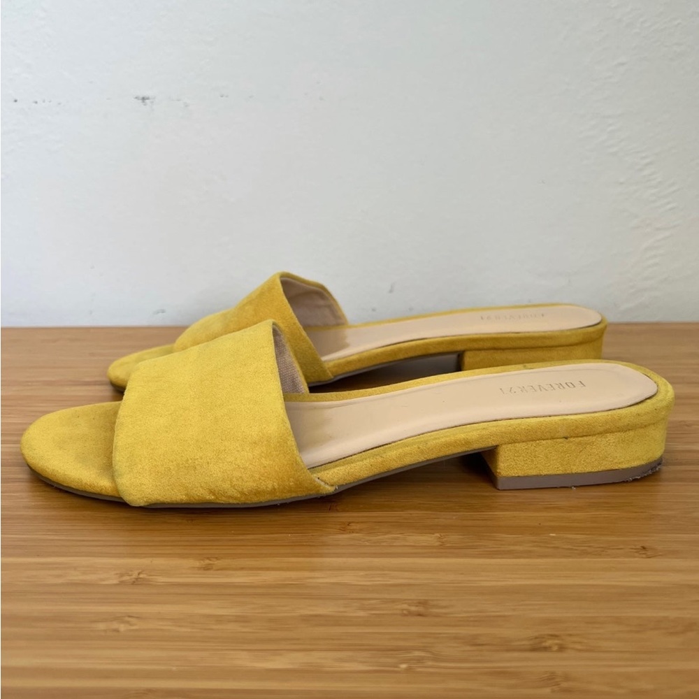 Women faux suede yellow sandals, barely worn.
Forever 21